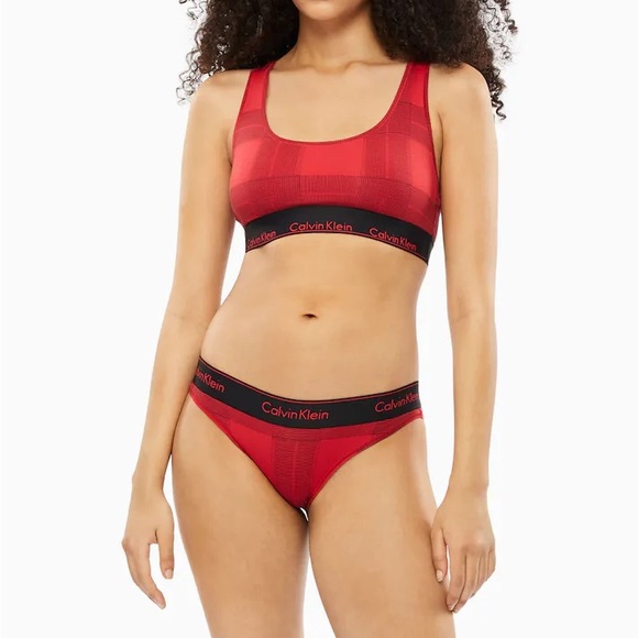 Calvin Klein Modern Cotton Unlined Bralette and Underwear Set Size: Medium - Picture 4 of 11